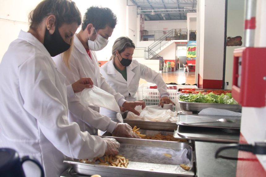 Com a participação da Unimed, Projeto Prato Solidário possibilita doação de refeições no bairro Euzébio Beltrão de Queiroz