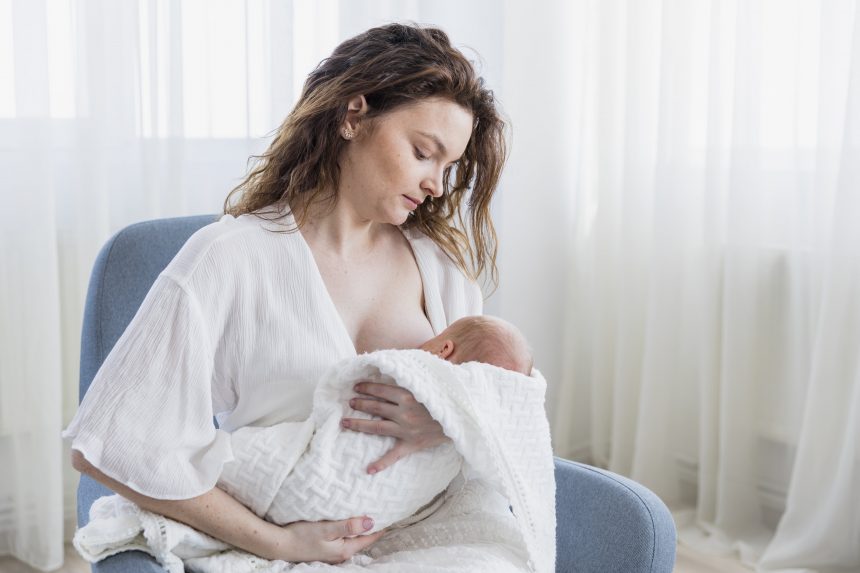 Passo a passo com a enfermeira Leila Reckziegel: veja a melhor posição para amamentar seu bebê