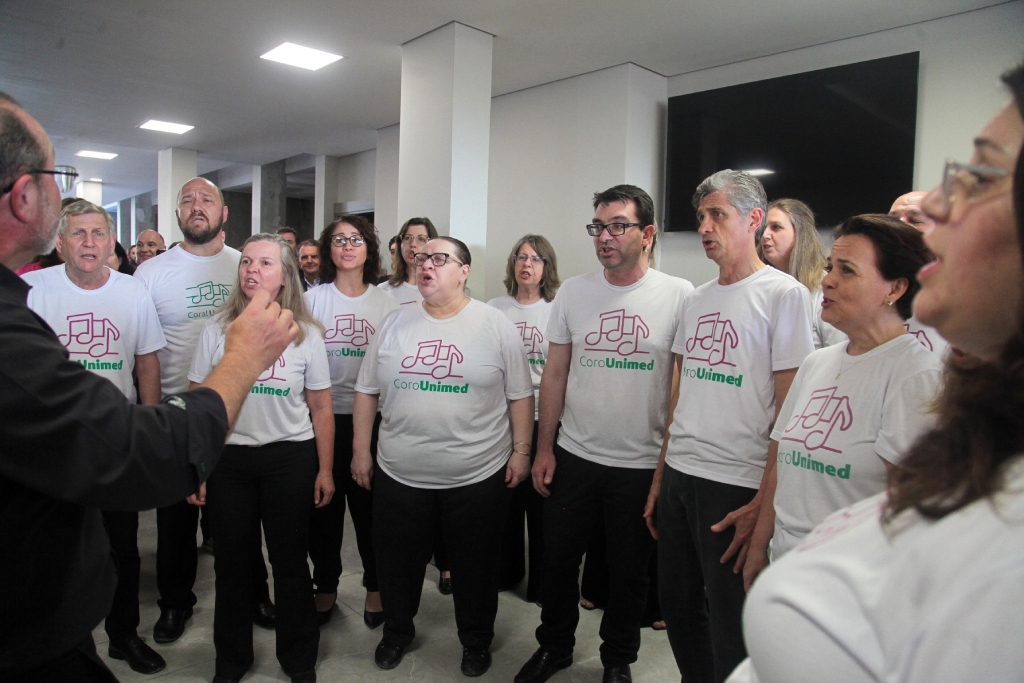 Em apresentação especial a capella, Coro Unimed Nordeste-RS é destaque na inauguração do Recanto da Compaixão Frei Salvador