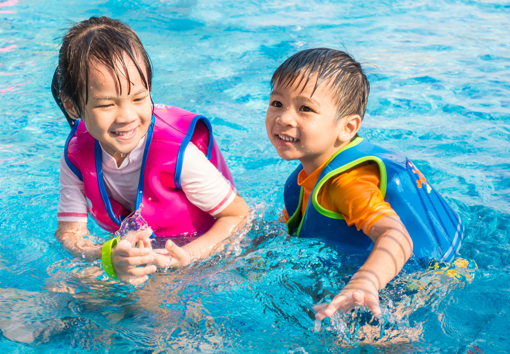 Segurança na praia ou na piscina: como evitar riscos e curtir as férias das crianças com mais tranquilidade
